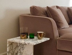 Журнальный столик из бело-зеленого мрамора