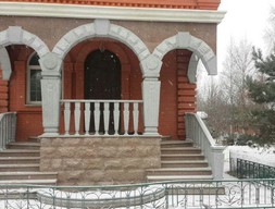 Колонны из гранита входной группы