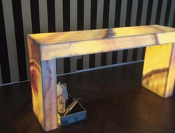 Барная стойка из оникса с подсветкой