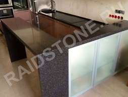 Столешница и барная стойка из кварцевого камня SILESTONE, серия STELLAR, Negro