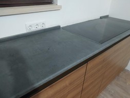 Столешница из черного гранита для кухни